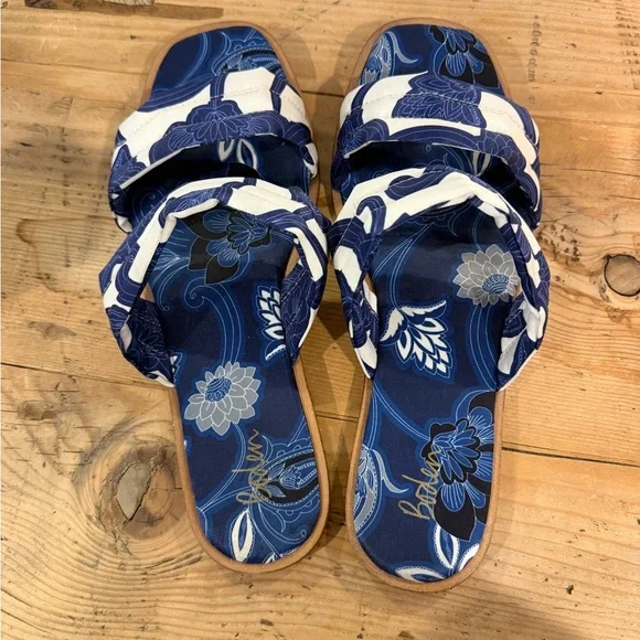Boden Silk Printed Navy and White Floral Sandals - Picture 5 of 9